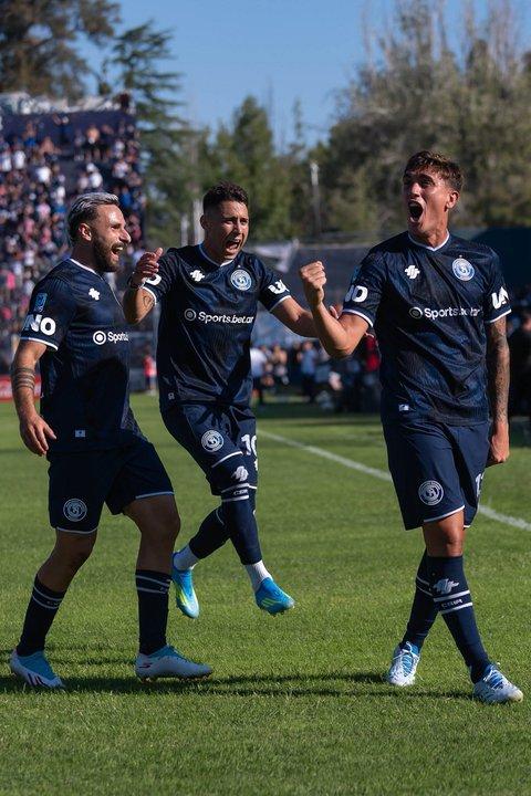 Independiente Rivadavia continuacutea su suentildeo en la Copa Libertadores con una visita de riesgo a Fluminense