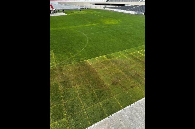 El ceacutesped del Monumental en su peor momento de cara al Superclaacutesico ante Boca