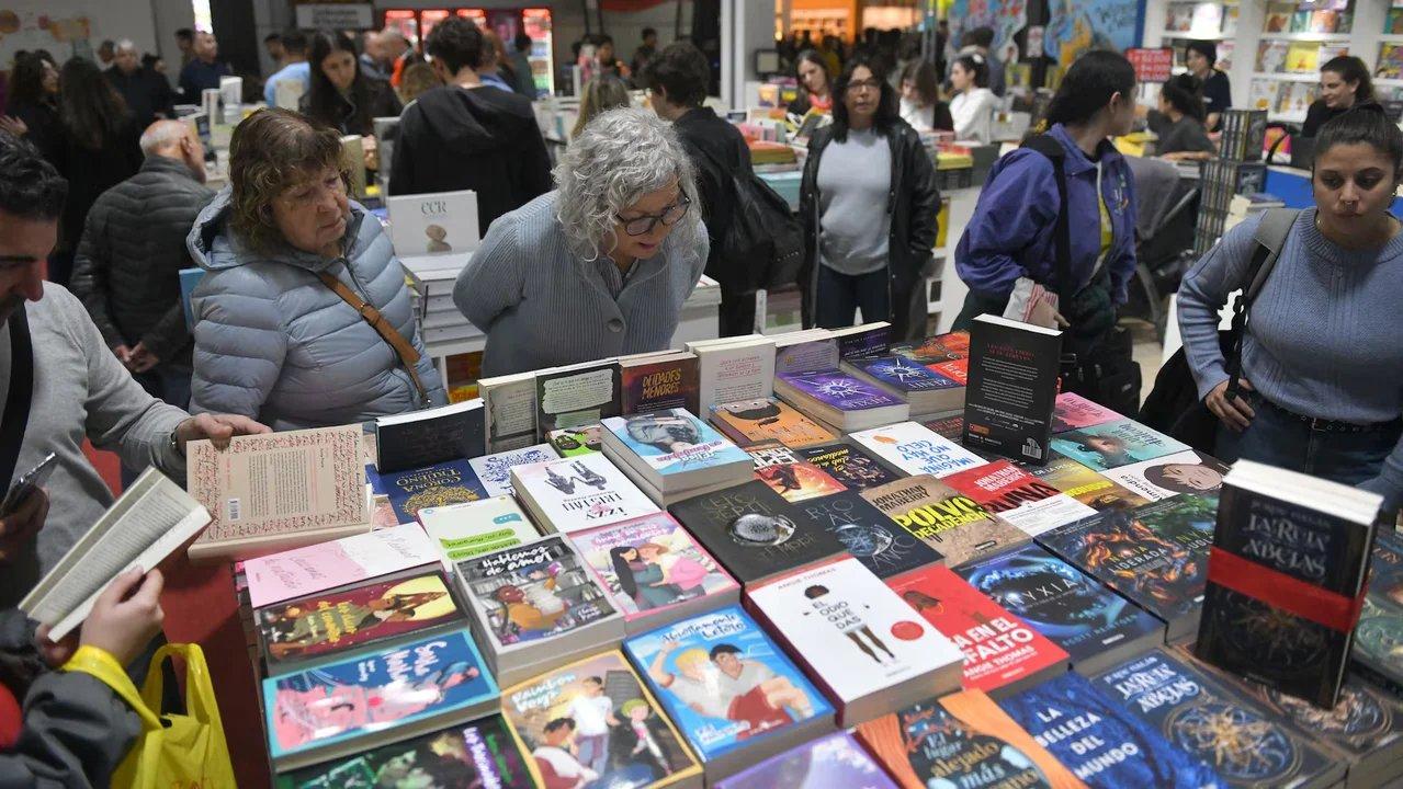 El Gobierno eximioacute del pago de impuestos a libros extranjeros que participen en la Feria del Libro