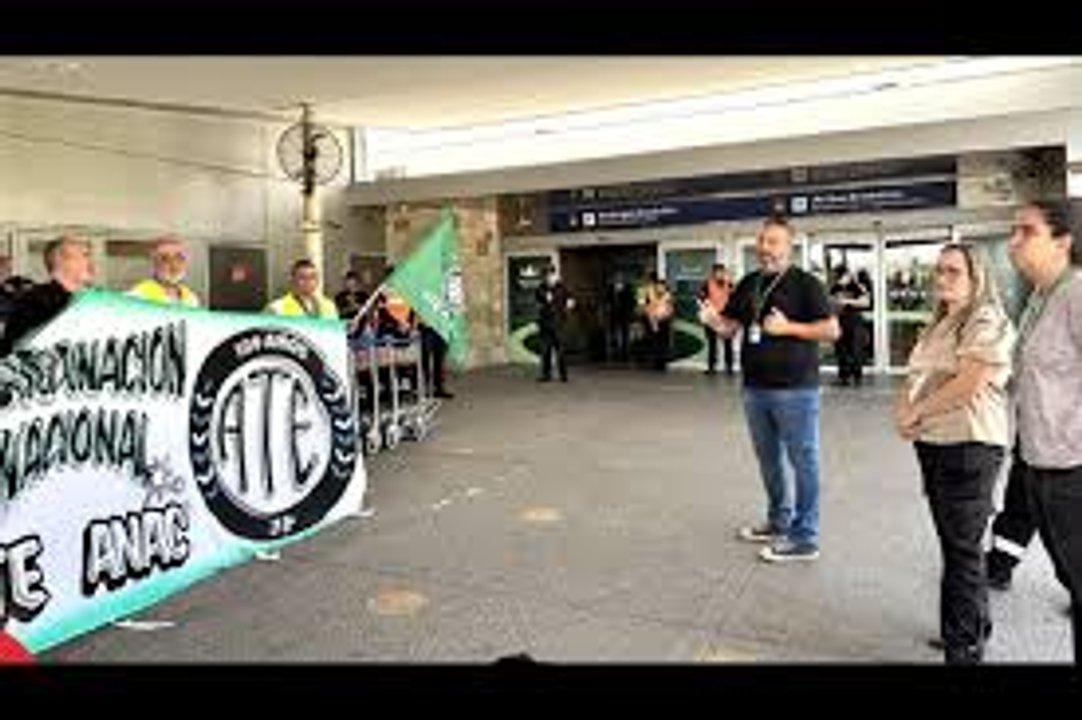 Vuelve la amenaza de demoras y cancelaciones en pleno auge del traacutefico aeacutereo