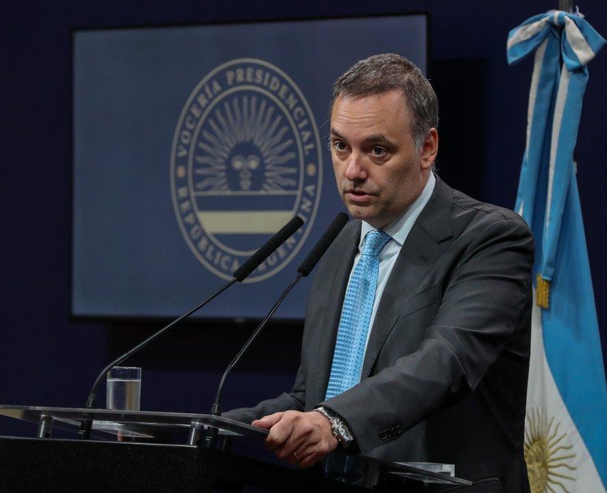  A pesar del avance de las denuncias Manuel Adorni mantiene el tono iroacutenico en redes sociales