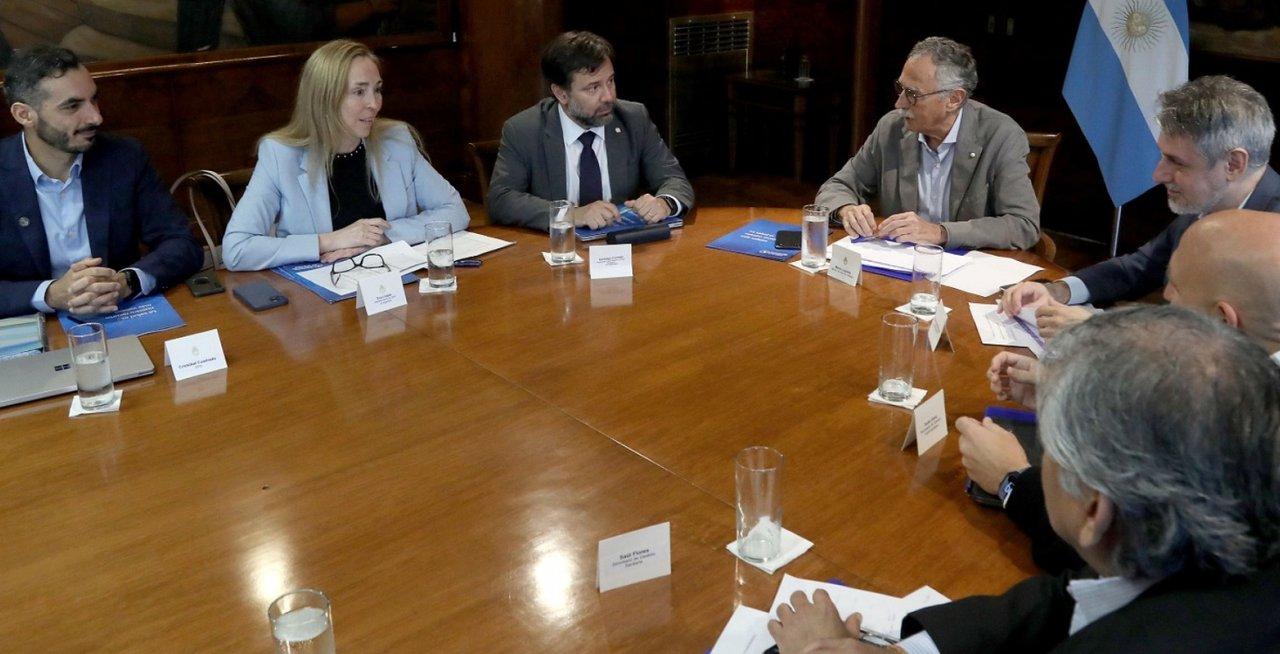 Nacioacuten garantiza el abastecimiento de vacunas del Calendario Nacional junto a la OPS