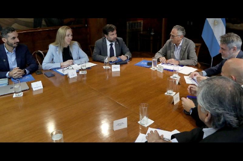 Nacioacuten garantiza el abastecimiento de vacunas del Calendario Nacional junto a la OPS