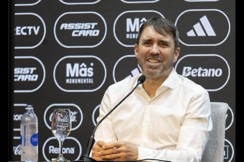 Eduardo ldquoChachordquo Coudet va por el cuarto triunfo de su carrera como DT ante Boca en el proacuteximo Superclaacutesico