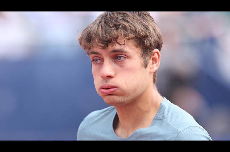 Cobolli dio la sorpresa y eliminoacute al local Zverev para avanzar a la final en el ATP 500 de Muacutenich