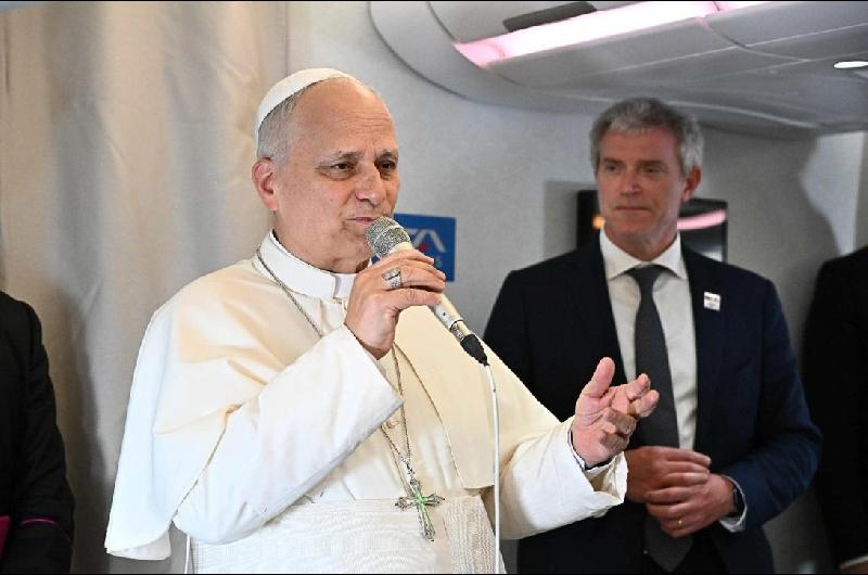 Papa- ldquoEstoy en Aacutefrica para animar a los catoacutelicos no para debatir con Trumprdquo