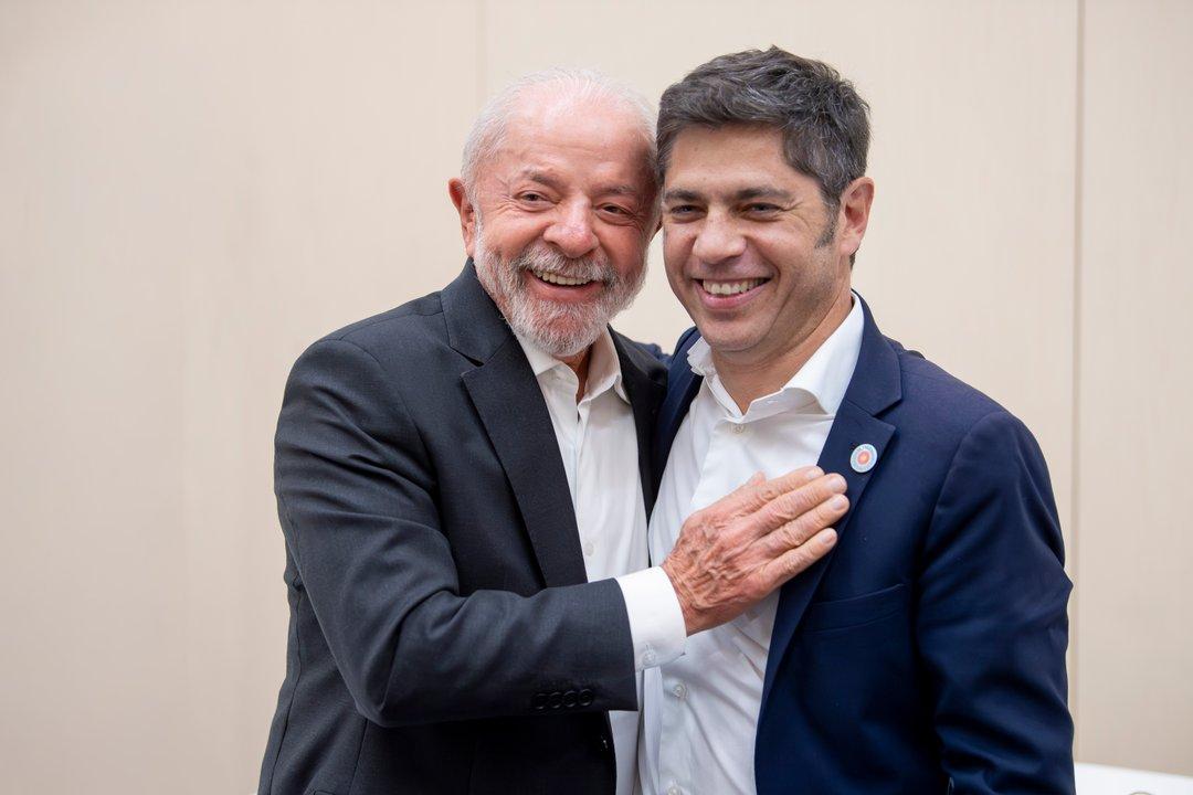 Kicillof con Lula en Barcelona- ldquoHay otro camino que no es el de la guerra la crueldad y el abandonordquo