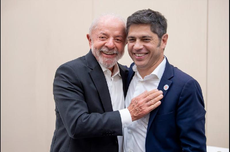 Kicillof con Lula en Barcelona- ldquoHay otro camino que no es el de la guerra la crueldad y el abandonordquo