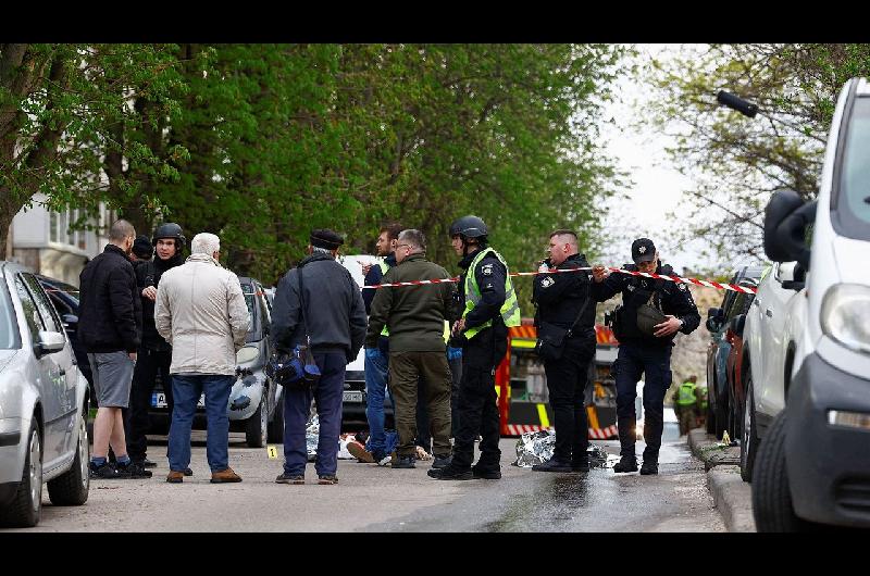 Kiev- un hombre abrioacute fuego en un supermercado tomoacute rehenes y fue abatido por la policiacutea