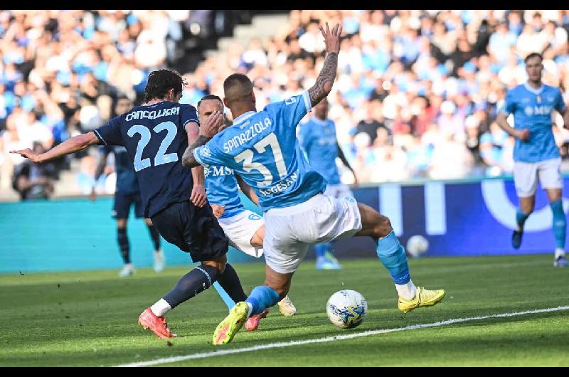 Italia- Napoli perdioacute contra Lazio y quedoacute a doce puntos del Inter
