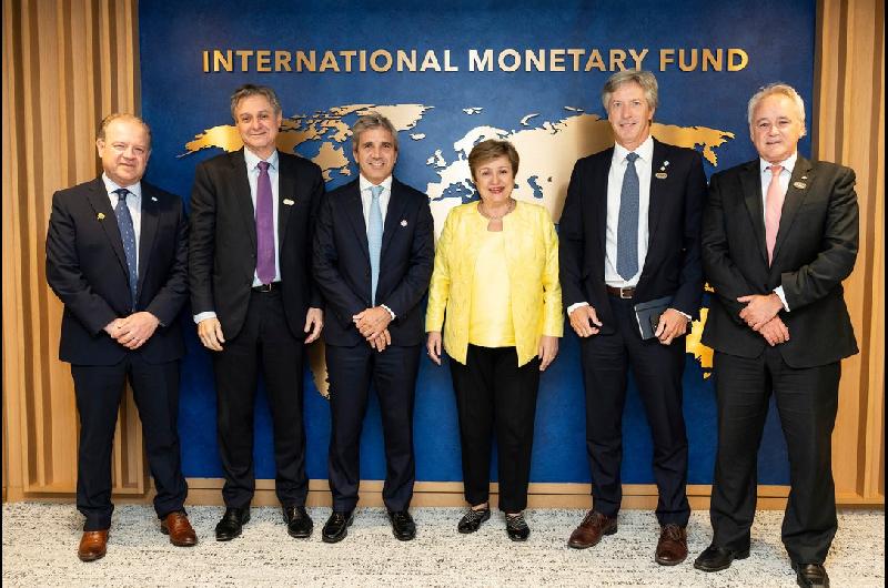 El Gobierno entre la presioacuten interna y el respaldo internacional