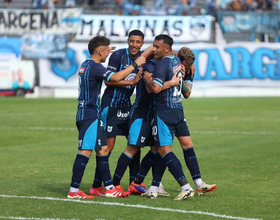 Gimnasia de Jujuy aplastoacute a Almagro por 6-1 para mantener la punta de la zona B de la Primera Nacional