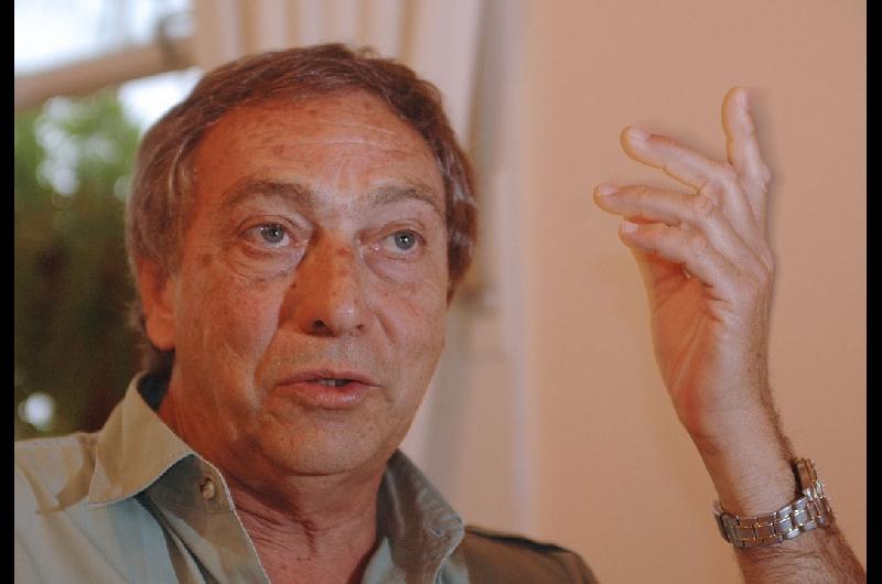 De que club era socio vitalicio Luis Brandoni