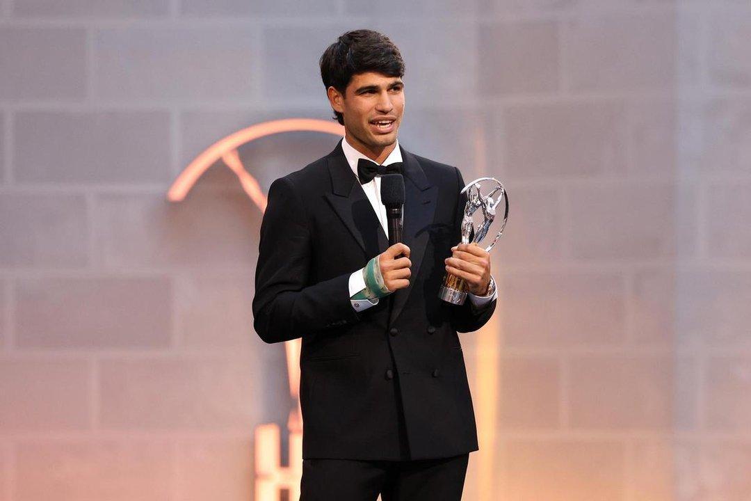 El tenista espantildeol Carlos Alcaraz se quedoacute con el premio Laureus al mejor deportista del antildeo