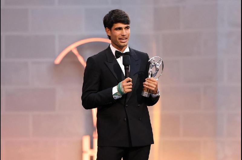 El tenista espantildeol Carlos Alcaraz se quedoacute con el premio Laureus al mejor deportista del antildeo