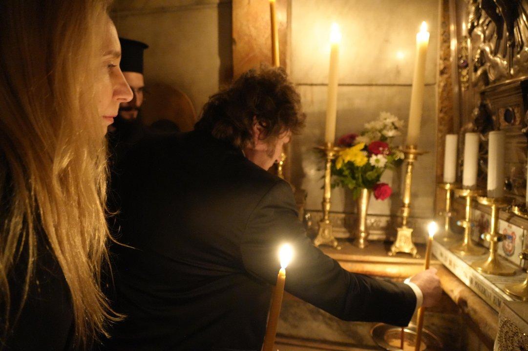 Milei rindioacute homenaje al papa Francisco desde el Santo Sepulcro y envioacute una carta al Episcopado