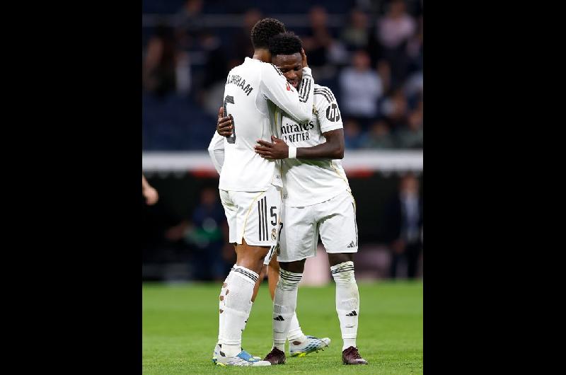 El Real Madrid le ganoacute al Alaveacutes y se mantiene en la lucha por LaLiga