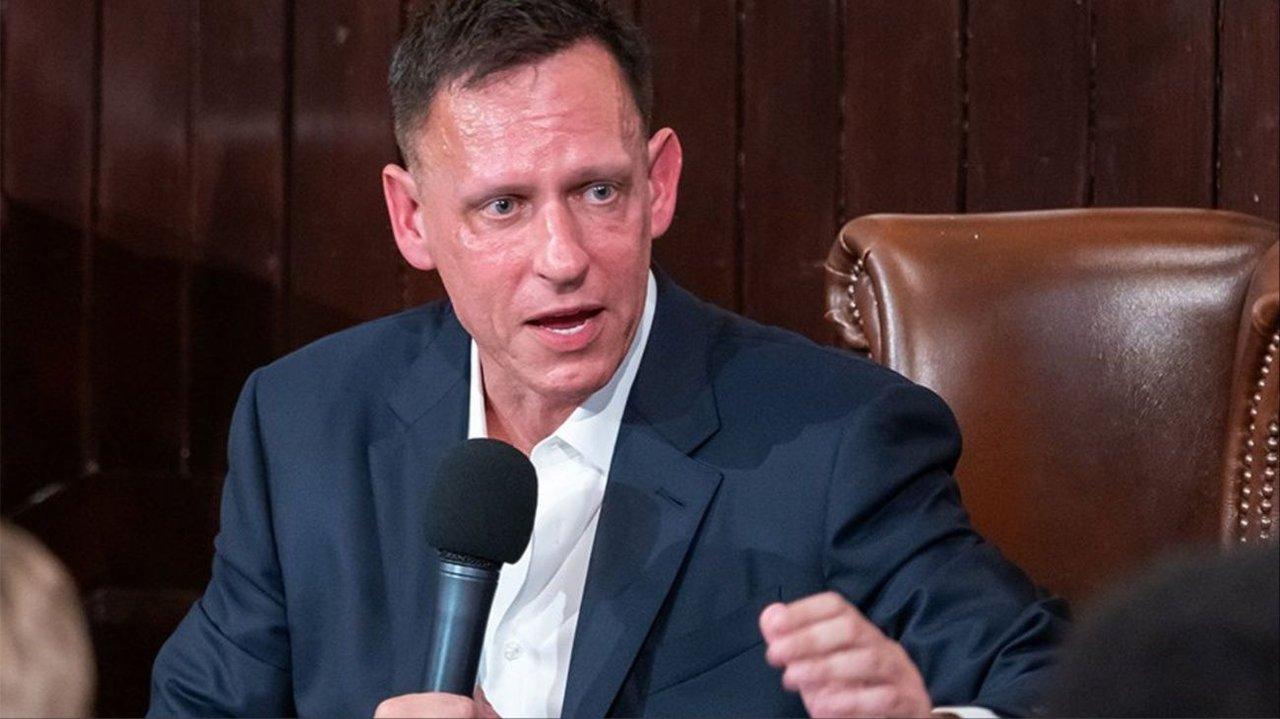 Quieacuten es Peter Thiel el poderoso magnate tech que se reuniraacute con Milei en la Casa Rosada
