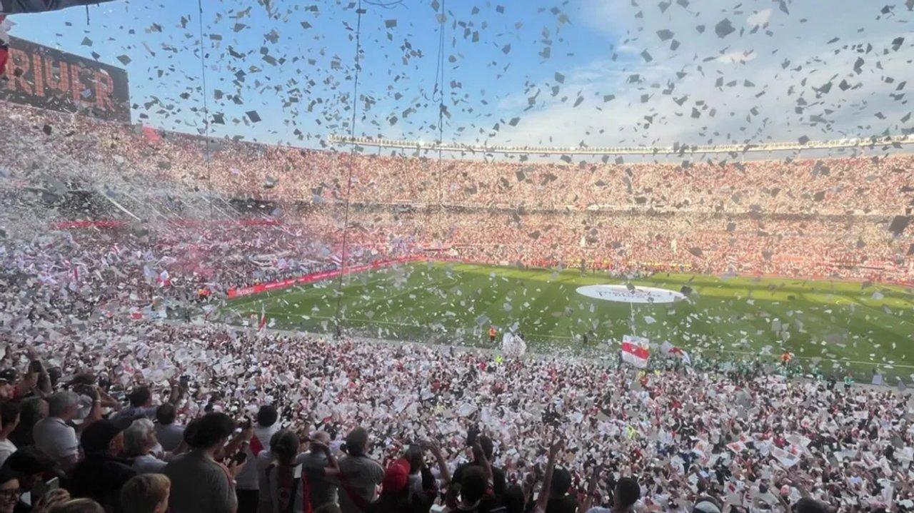 Luego del Superclaacutesico prohibieron la utilizacioacuten de papeles para lanzar en las tribunas