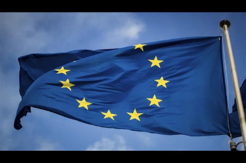 La UE desbloquea preacutestamo de US 90000 millones a Ucrania que vetaba Hungriacutea