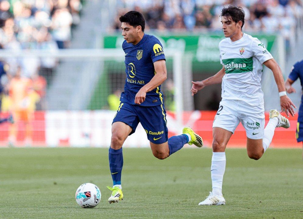 Nico Gonzaacutelez marcoacute dos veces para el Atleacutetico de Madrid pero el Elche lo remontoacute en La Liga