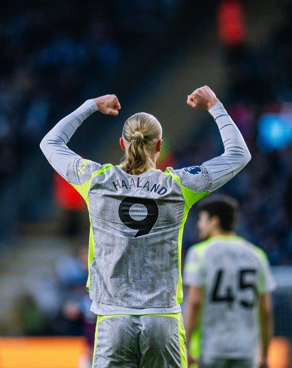 El Manchester City le ganoacute al Burnley subioacute a la punta de la Premier League y le puso toda la presioacuten al Arsenal