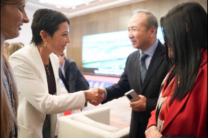Mayra Mendoza destacoacute la cooperacioacuten con China y cuestionoacute la poliacutetica exterior nacional