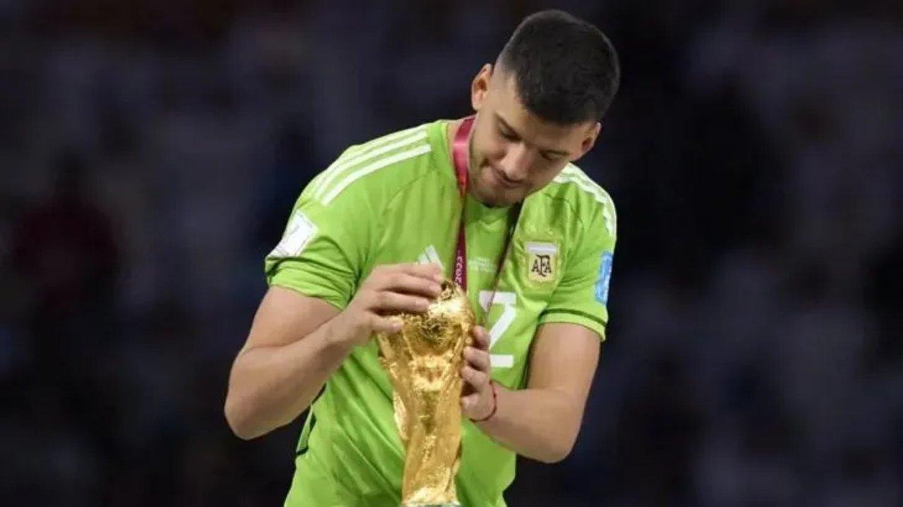 Otro campeoacuten del mundo analiza volver al club que lo vio nacer- Rulli apunta a Estudiantes post Mundial