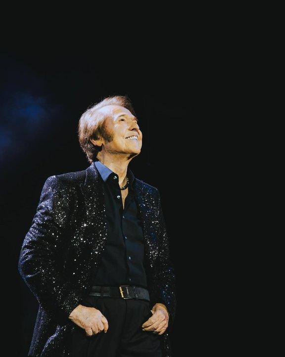 Raphael deslumbroacute con ldquoRaphaeliacutesimordquo en Meacutexico y crece la expectativa por su show en Argentina