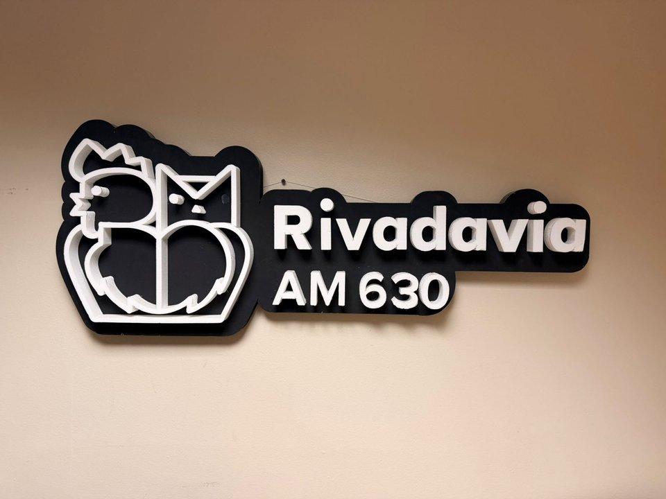 Radio Rivadavia- compantildeiacutea que atraviesa silencios voces que acarician el alma y verdades que se alzan como banderas