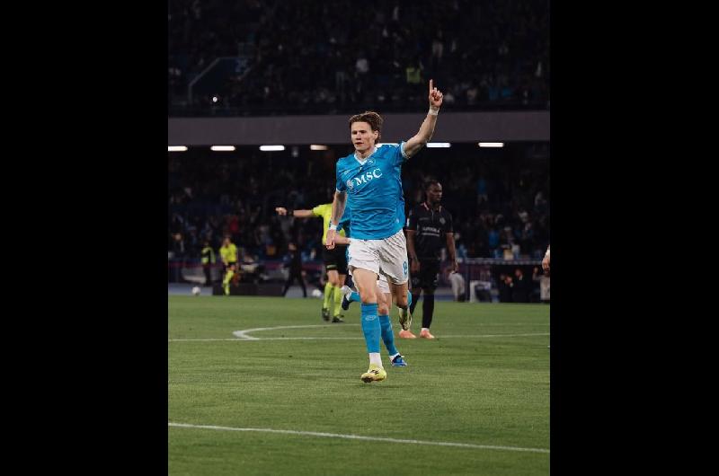 Napoli goleoacute al Cremonese y sigue vivo en la Serie A