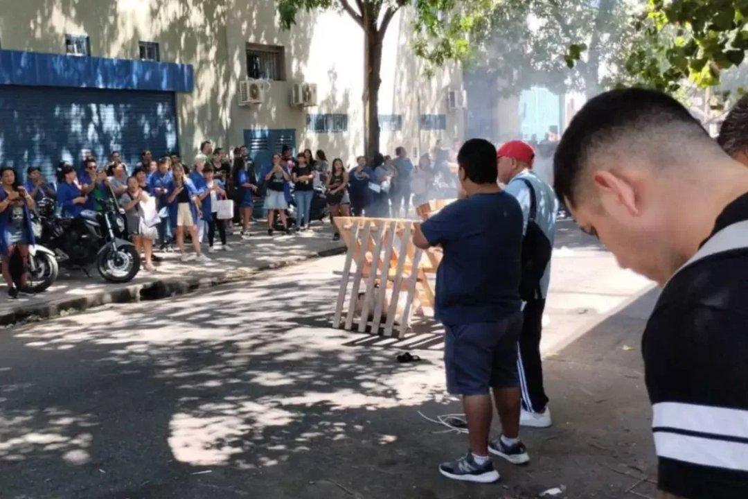 Patronal y trabajadores se contradicen sobre siacute cerroacute o no la faacutebrica de las marcas Cocot y Dufour