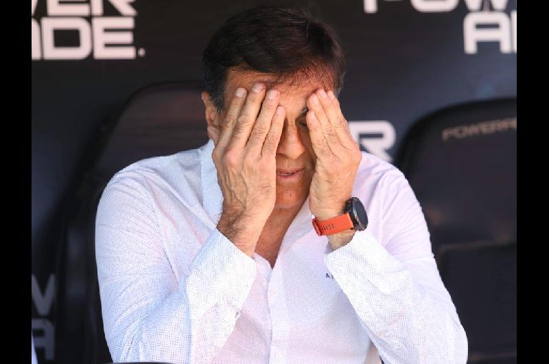 Quinteros explotoacute tras la derrota de Independiente- criacuteticas a Riestra al arbitraje y al VAR