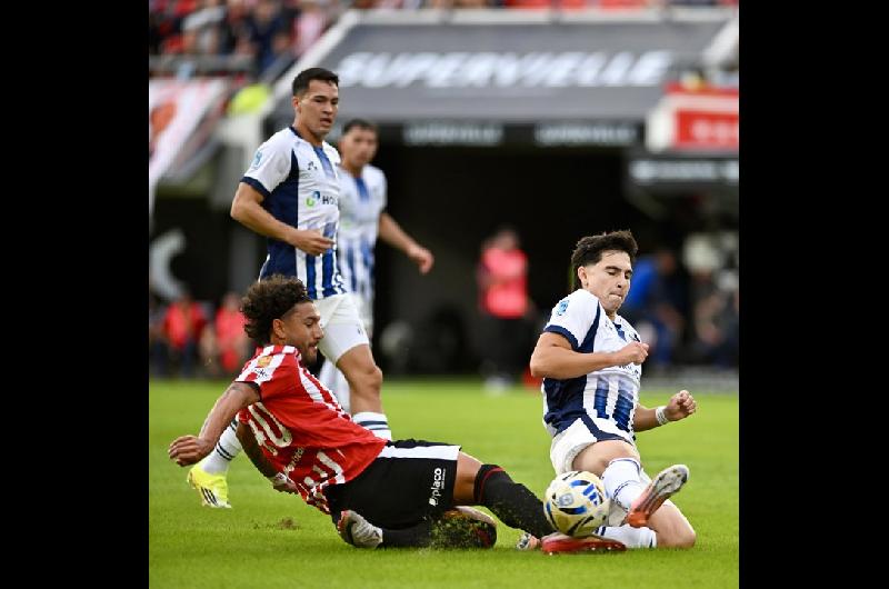 Estudiantes de La Plata empatoacute con Talleres de Coacuterdoba y recuperoacute el liderazgo de la Zona A del Torneo Apertura