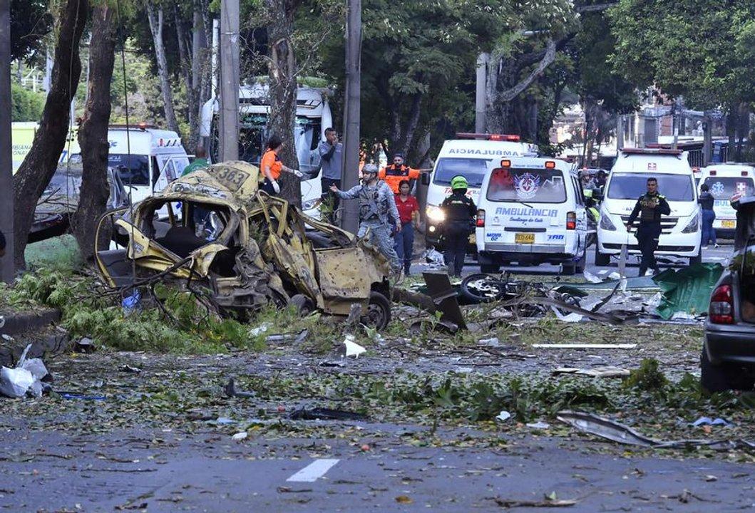 Colombia- un ataque con explosivos en la viacutea Panamericana dejoacute al menos 14 muertos