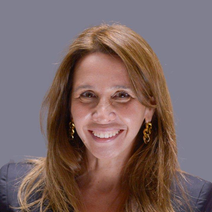 Pilar Ramiacuterez- ldquoLos portentildeos no pueden seguir pagando los caprichos de la poliacuteticardquo