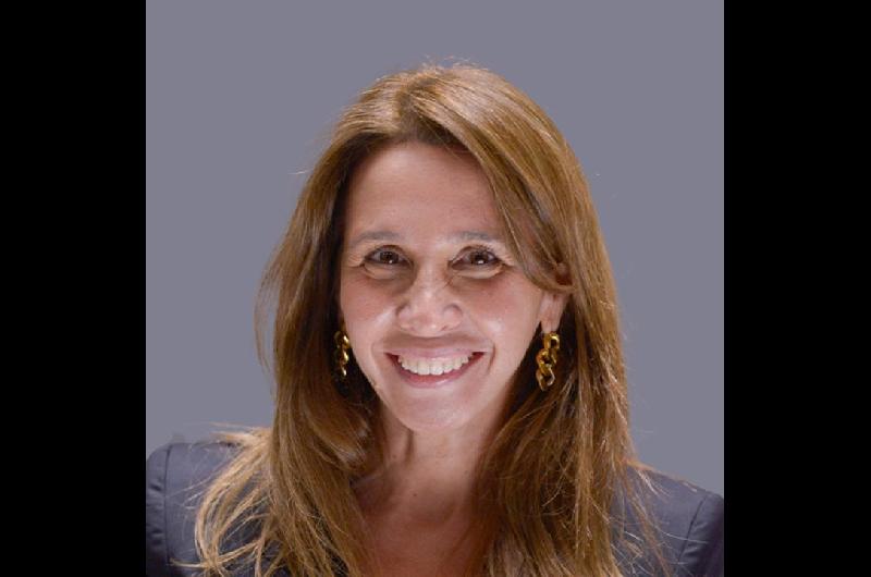 Pilar Ramiacuterez- ldquoLos portentildeos no pueden seguir pagando los caprichos de la poliacuteticardquo