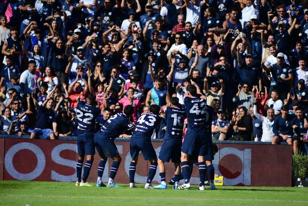 Independiente Rivadavia goleoacute 5-1 a Gimnasia de Mendoza y se aseguroacute la primera posicioacuten de la Zona B