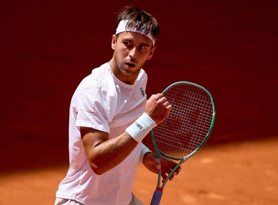 Tomaacutes Etcheverry le ganoacute a Dino Prizmic y clasificoacute a los octavos de final del Masters 1000 de Madrid