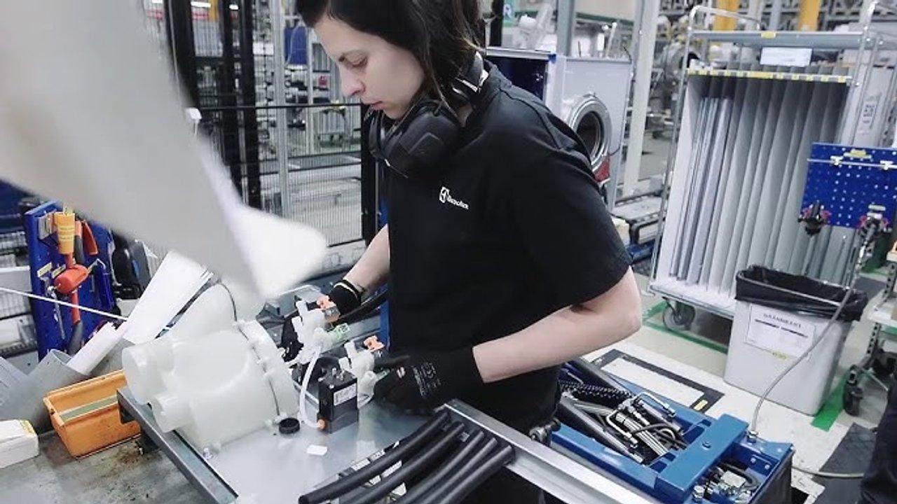 Una empresa cierra su produccioacuten de heladeras en Rosario