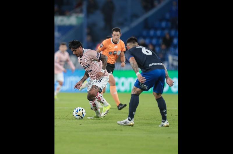 Veacutelez empatoacute con Unioacuten y desperdicioacute la chance de ser liacuteder de la Zona A del Torneo Apertura