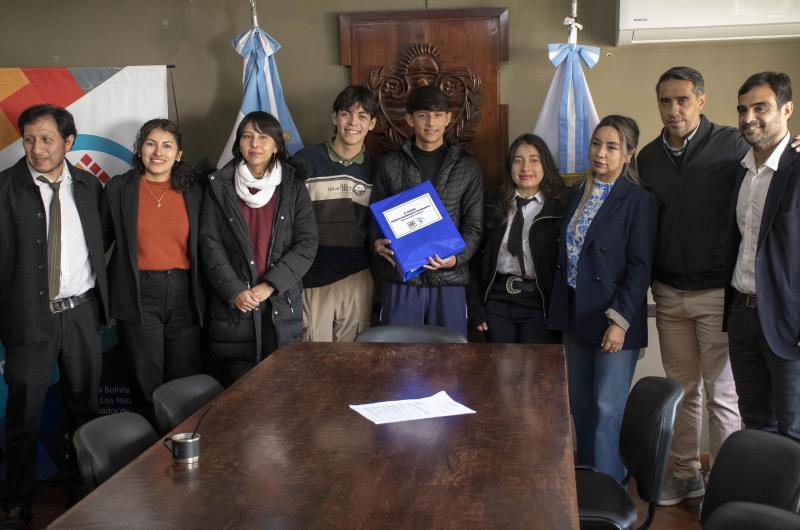 Concejales estudiantiles entregaron proyectos a los ediles capitalinos