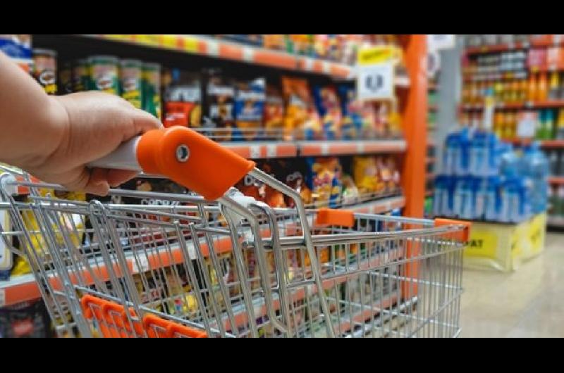 El consumo masivo encadenoacute su tercer mes de retroceso en el antildeo- cuaacutento cayoacute