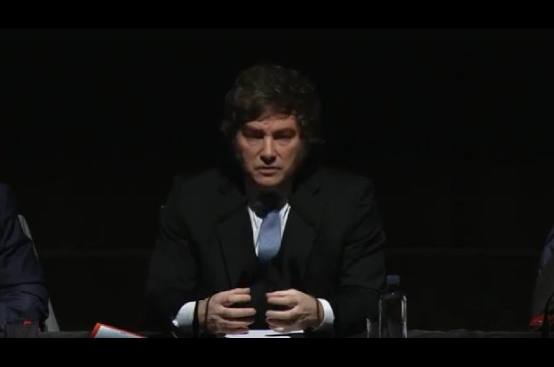 Javier Milei se molestoacute por una pregunta sobre la inflacioacuten- ldquoNo es el lugar no es el momentordquo