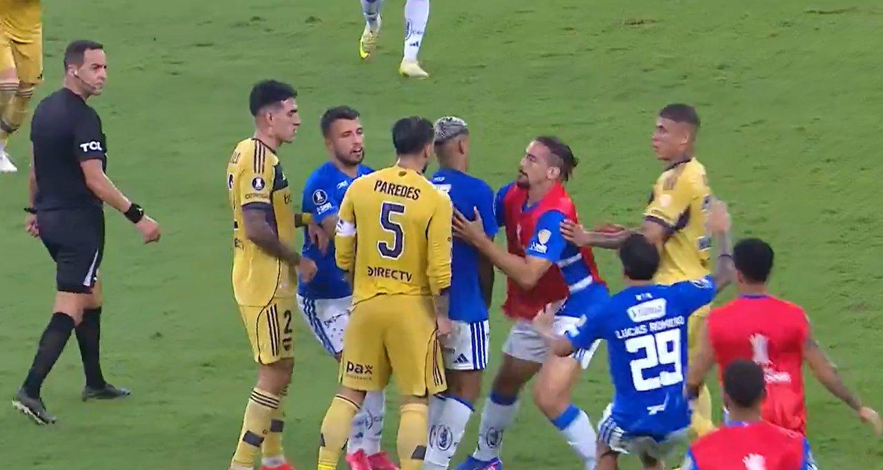 Final caliente en Cruzeiro-Boca- empujones y forcejeos tras el pitazo final