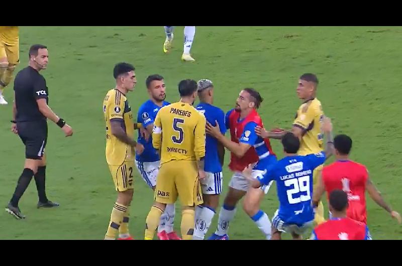 Final caliente en Cruzeiro-Boca- empujones y forcejeos tras el pitazo final