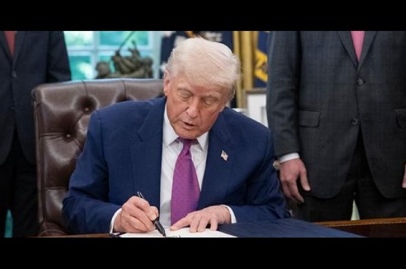 Trump prorroga el bloqueo contra Iraacuten porque ldquoconlleva menos riesgos que otras opcionesrdquo