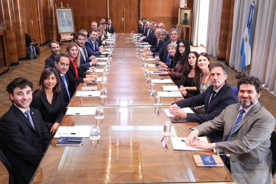 Caputo se reunioacute con empresarios estadounidenses