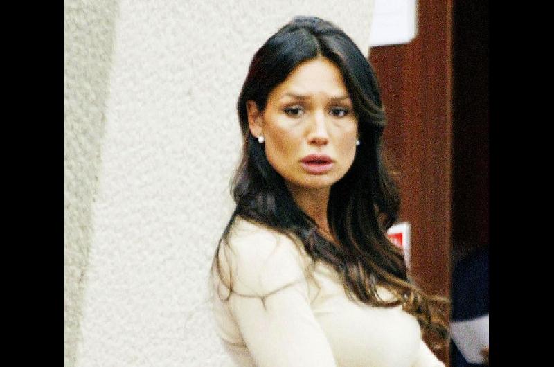 Indulto a organizadora de fiestas de Berlusconi provoca escaacutendalo en Uruguay por adopcioacuten irregular