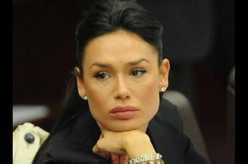 La historia detraacutes del hijo adoptado por Nicole Minetti y el oscuro pasado de su madre bioloacutegica